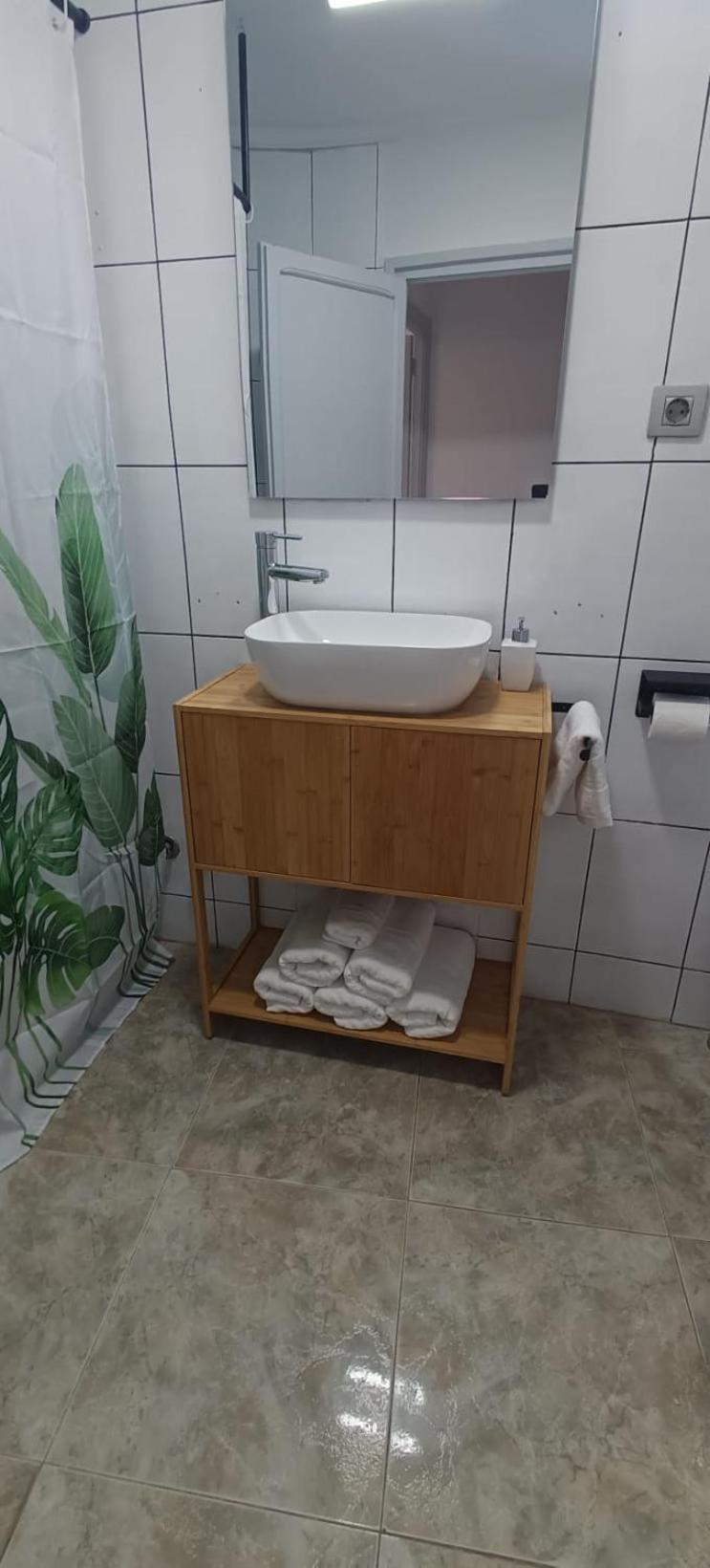 Апартаменты Apartamento En Рода-де-Бара Экстерьер фото